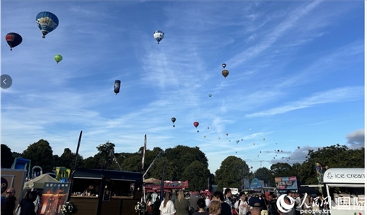 布里斯托國(guó)際熱氣球節(jié)現(xiàn)場(chǎng)。人民網(wǎng)記者 余穎攝