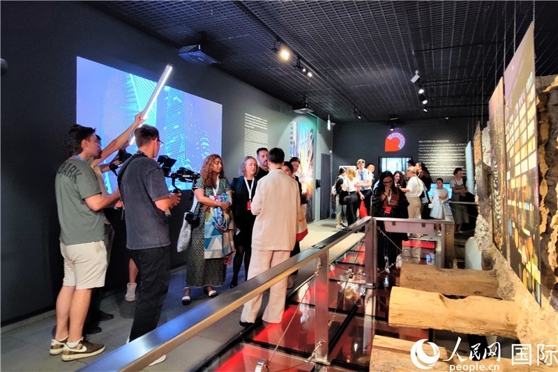 金磚國(guó)家城市主題攝影展現(xiàn)場(chǎng)。人民網(wǎng)記者 于宏建攝