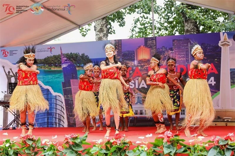 印尼在華留學(xué)生表演民族特色舞蹈。