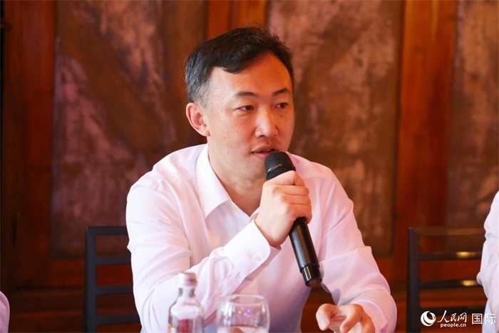 中國駐里約熱內(nèi)盧代總領事王海濤在座談會上致辭。人民網(wǎng)記者 陳海琪攝