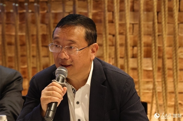 巴西文協(xié)主席上官建峰在座談會上致辭。人民網(wǎng)記者 陳海琪攝