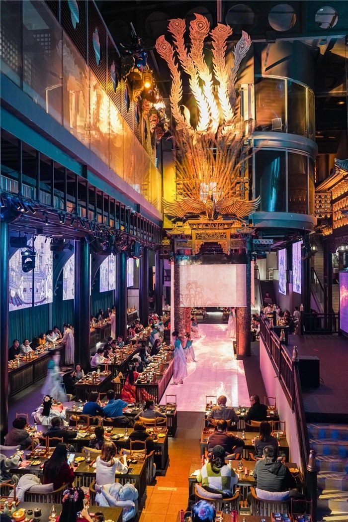 東郊記憶園區(qū)內(nèi)以蜀地文化為創(chuàng)作背景，溯源中國傳統(tǒng)宴飲儀禮打造的全景沉浸式漢文化主題餐秀。成都傳媒集團(tuán)供圖