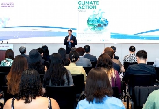 8月29日，在第二屆清華國際青年對話論壇活動上，正在清華大學(xué)攻讀藥學(xué)博士的埃及留學(xué)生阿姆爾·瓦赫巴分享中國之旅的感悟。新華社發(fā)（畢尚宏攝）