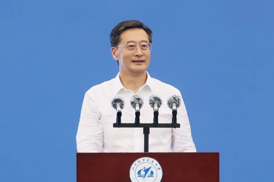 中國工程院院士、北京航空航天大學(xué)校長王云鵬在2024級(jí)新生開學(xué)典禮上講話。校方供圖