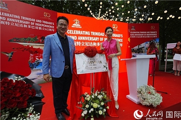 當(dāng)天的慶祝儀式上，還舉行了特多著名酒品牌安高天娜回歸中國(guó)市場(chǎng)的揭幕儀式。人民網(wǎng)記者 趙益普攝