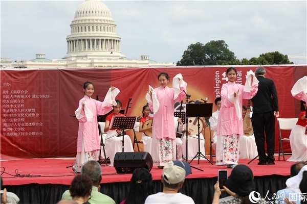 2、在華盛頓中國(guó)文化節(jié)活動(dòng)上，還進(jìn)行了豐富多樣的中國(guó)文化演出。 人民網(wǎng)記者 李志偉攝