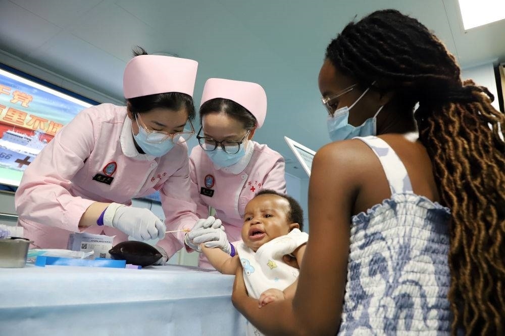 2024年8月12日，中國(guó)海軍“和平方舟”號(hào)醫(yī)院船在莫桑比克馬普托開展醫(yī)療服務(wù)。