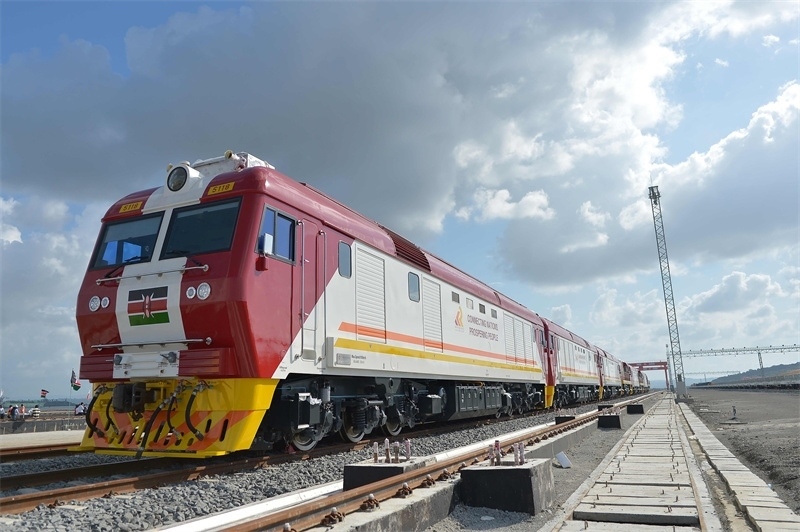 當(dāng)?shù)貢r(shí)間2017年5月30日，肯尼亞蒙巴薩，連接肯尼亞港口城市蒙巴薩和首都內(nèi)羅畢的蒙內(nèi)鐵路正式竣工通車(chē)。