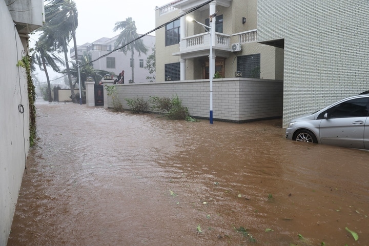 臺(tái)風(fēng)“摩羯”導(dǎo)致海南部分地區(qū)出現(xiàn)洪澇。新華社記者 張麗蕓 攝