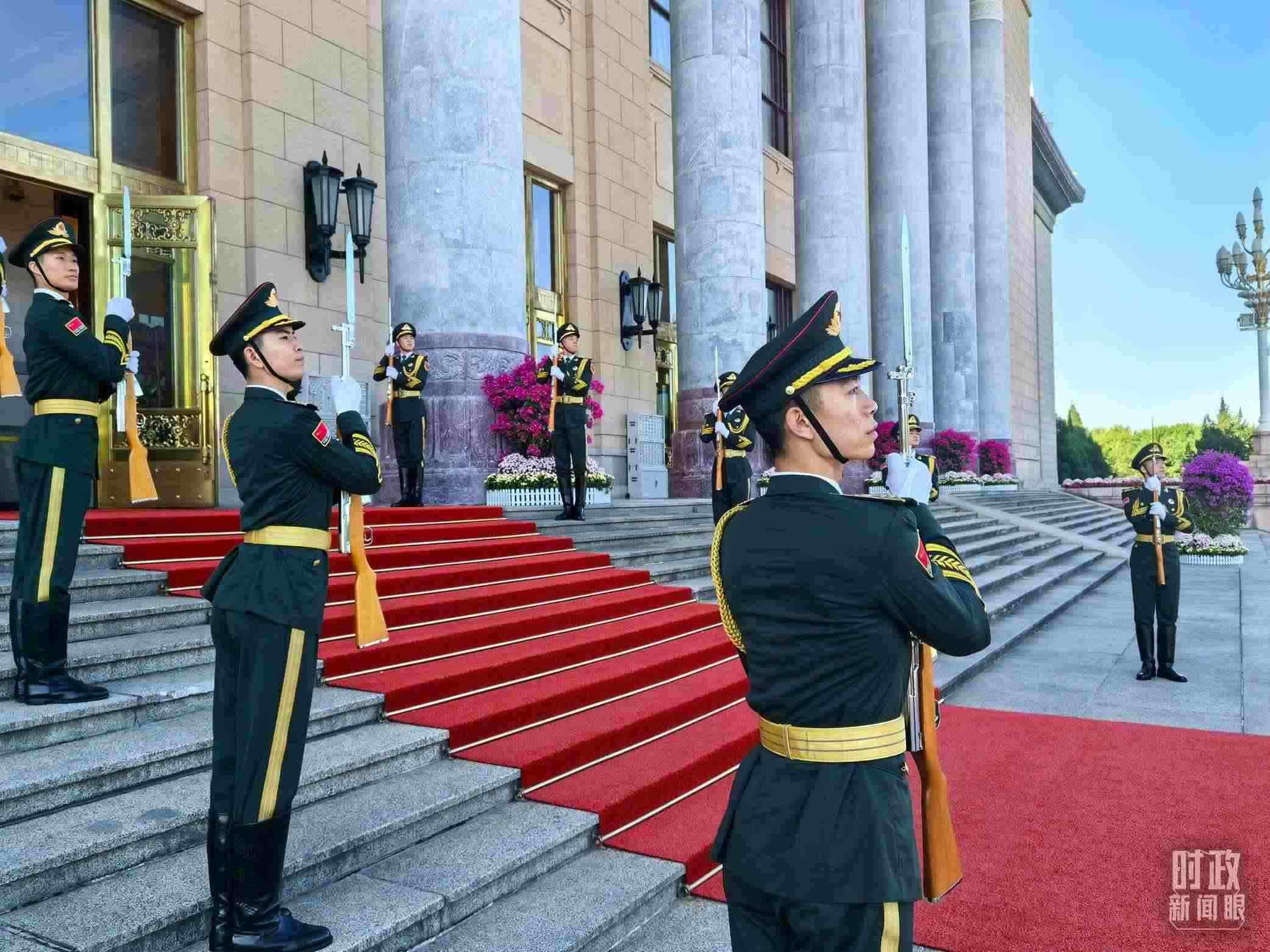 禮兵列隊(duì)迎接外賓。（總臺(tái)央視記者鐘銳拍攝）
