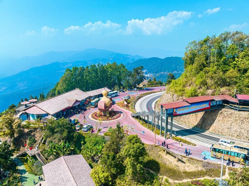 這是位于班洪鄉(xiāng)班洪村下班壩自然村的葫蘆王地AAAA級景區(qū)游客服務中心。（滄源縣融媒體中心供圖）