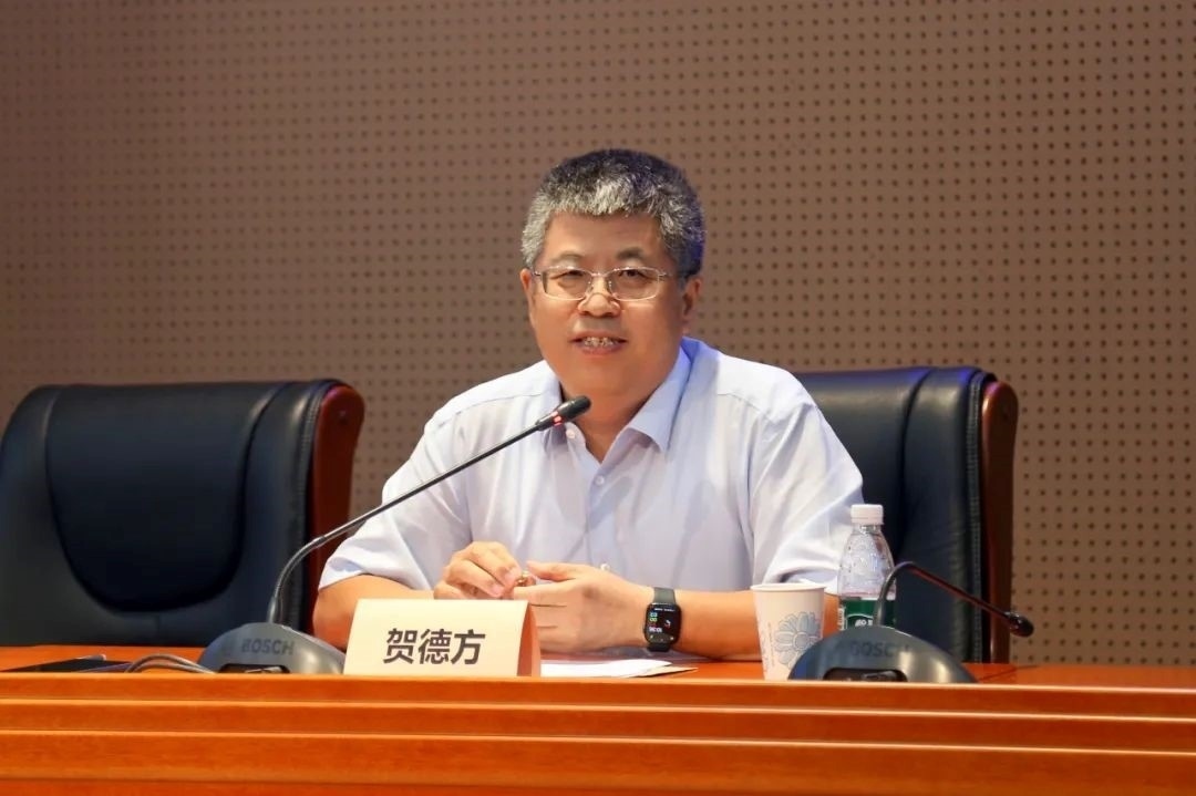 國務(wù)院參事、科技部原副秘書長、中國科技評估與成果管理研究會理事長賀德方致辭。主辦方供圖