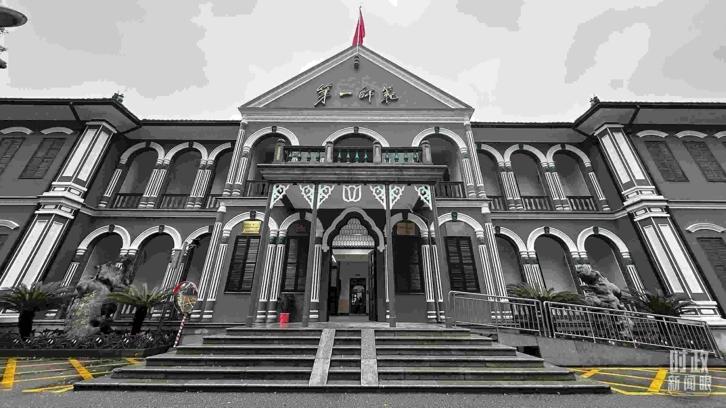  △2024年3月，習近平來到湖南第一師范學院（城南書院校區(qū)）考察。當時他說，國家要強大，必須辦好教育。（總臺央視記者覃思拍攝）