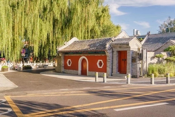 北京建筑大學古建保護與利用專業(yè)師生對北京德勝門內大街開展空間品質綜合提升項目，圖為項目竣工后的實景圖。校方供圖