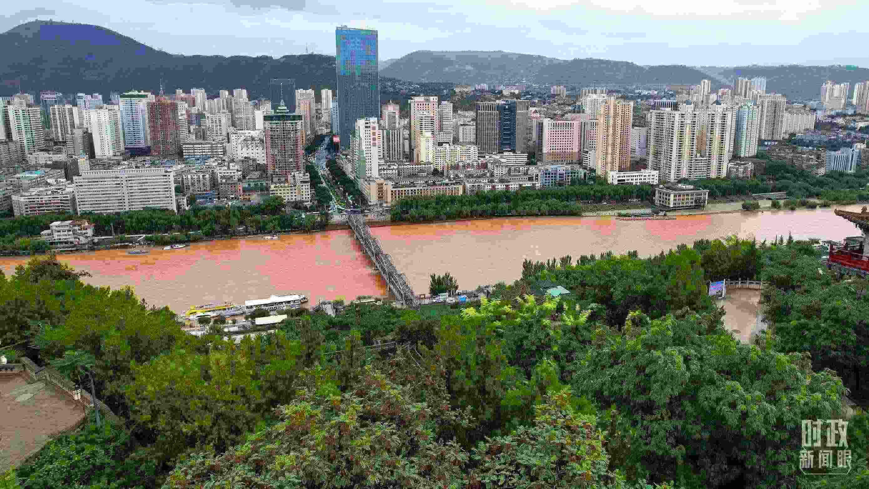 △黃河蘭州中山橋段。（總臺記者馬凌峰拍攝）
