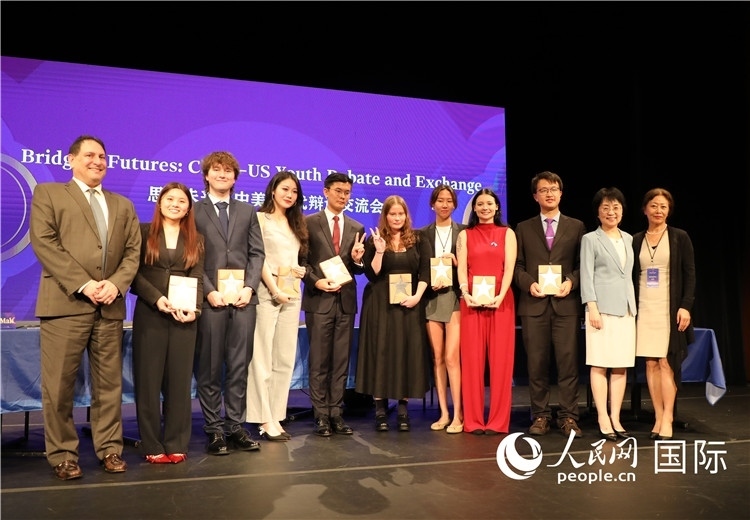 3、當天還舉行了以“中美青年未來說”為主題的中美“Z世代”辯論交流會。 人民網(wǎng)記者 李志偉攝
