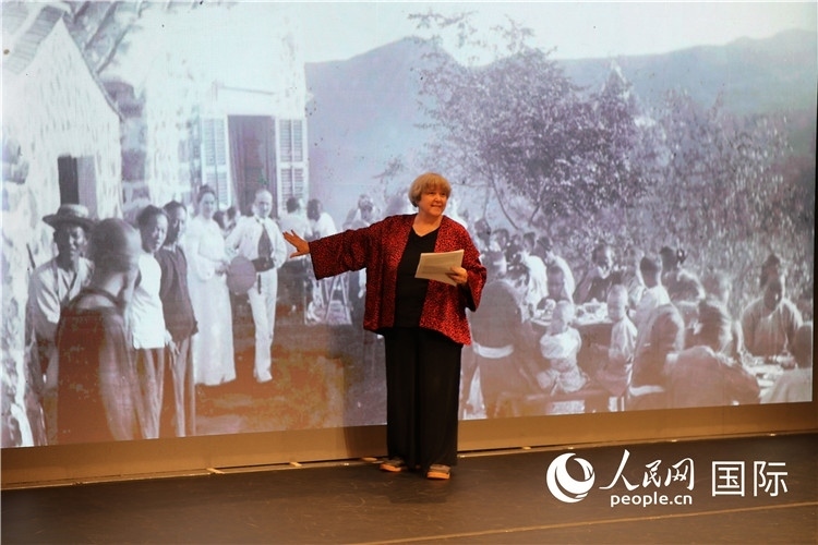 2、美國“鼓嶺之友”代表穆言靈講述友好故事。 人民網(wǎng)記者 李志偉攝