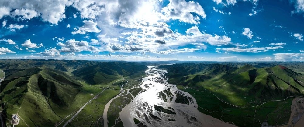 2024年7月31日在青海省果洛藏族自治州達日縣境內(nèi)拍攝的黃河（無人機全景照片）。