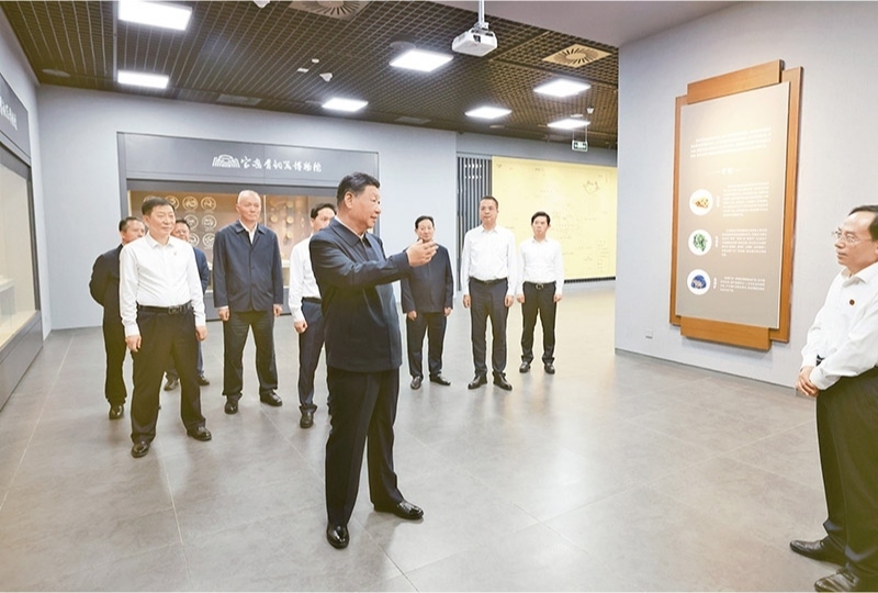 2024年9月10日，中共中央總書記、國家主席、中央軍委主席習(xí)近平在前往甘肅考察途中，來到陜西省寶雞市參觀寶雞青銅器博物院。 新華社記者 王曄/攝