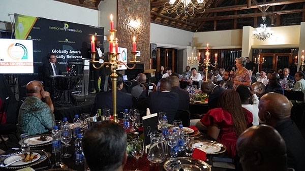 吳大使回答記者提問。人民網(wǎng) 劉暢攝