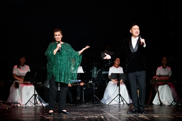 中羅歌唱家合唱《摩爾多瓦的玫瑰》。傅永山 攝