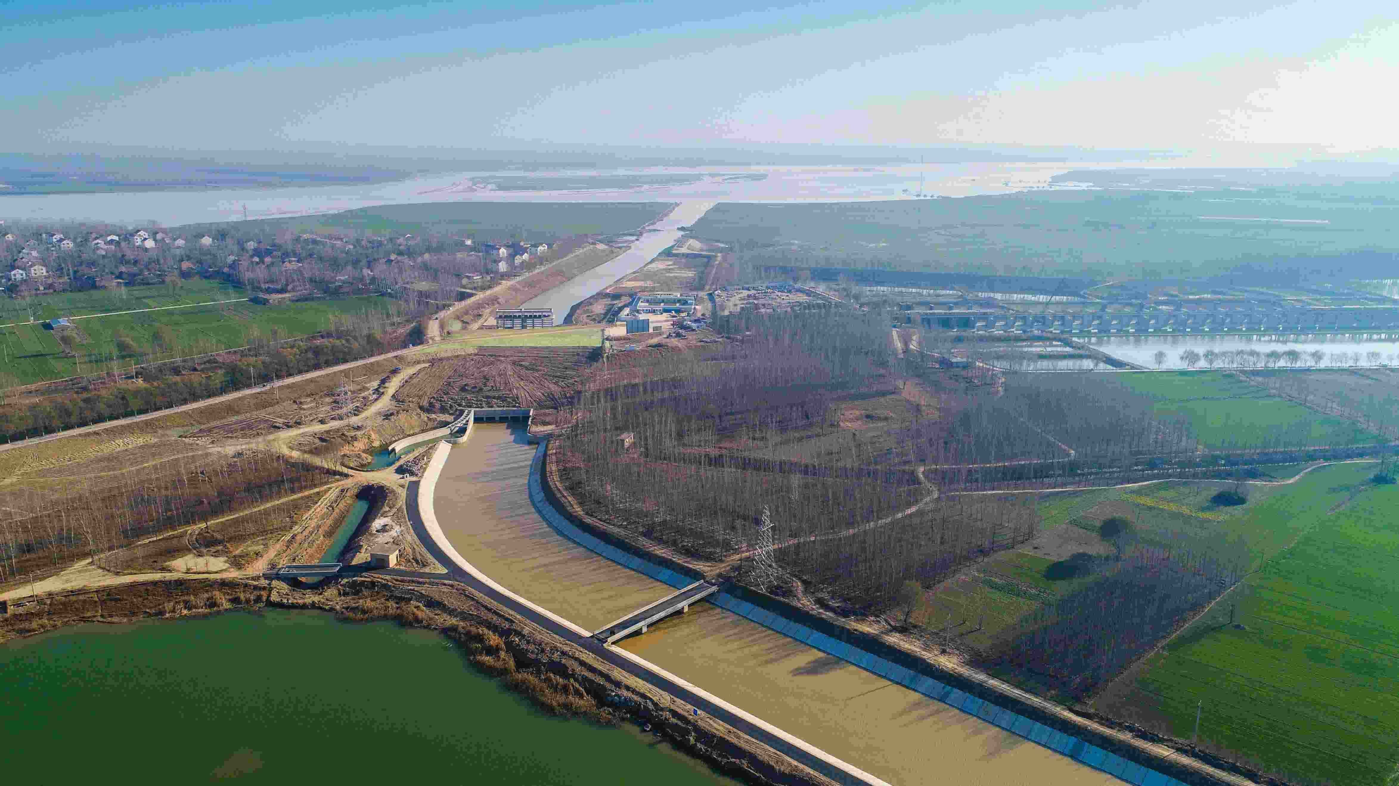 實(shí)施引黃入冀調(diào)水，助力華北地下水超采綜合治理和白洋淀生態(tài)環(huán)境修復(fù)。水利部水資源局供圖