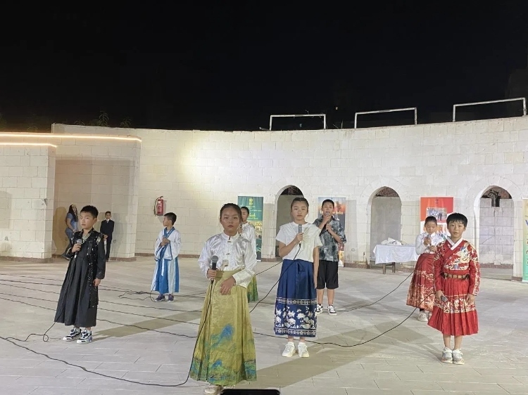 東方藝術(shù)文化館小朋友的詩朗誦表演。開羅中國文化中心供圖