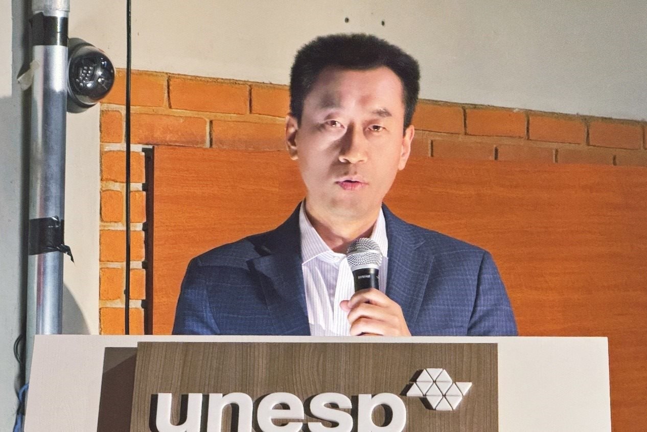 中國(guó)駐圣保羅總領(lǐng)事館副總領(lǐng)事田玉震在活動(dòng)中致辭。圣保羅州立大學(xué)孔子學(xué)院供圖