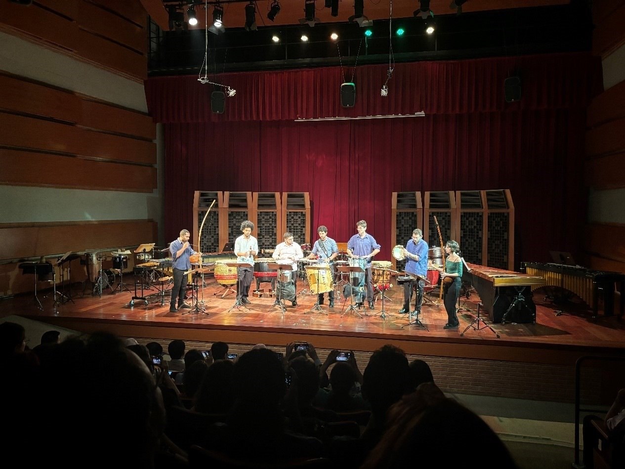 圣保羅州立大學(xué)藝術(shù)學(xué)院打擊樂(lè)團(tuán)在活動(dòng)上表演精彩的節(jié)目。 圣保羅州立大學(xué)孔子學(xué)院供圖