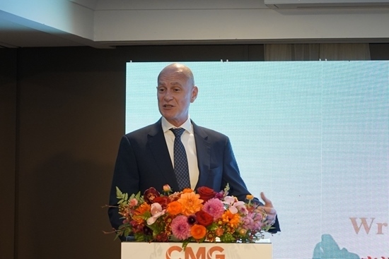 澳大利亞旅游局東半球市場(chǎng)及國際航司業(yè)務(wù)執(zhí)行總經(jīng)理何安哲在活動(dòng)上致辭。張舒惠攝