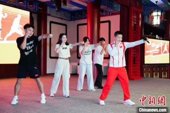 巴黎奧運會拳擊冠軍吳愉現(xiàn)場教學。上海市港澳辦供圖