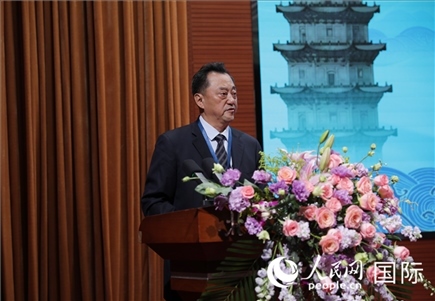 北京語言大學(xué)黨委書記倪海東在“走進中華文明——海絲印記 世遺泉州”主題人文交流活動中致辭。人民網(wǎng) 王婧攝