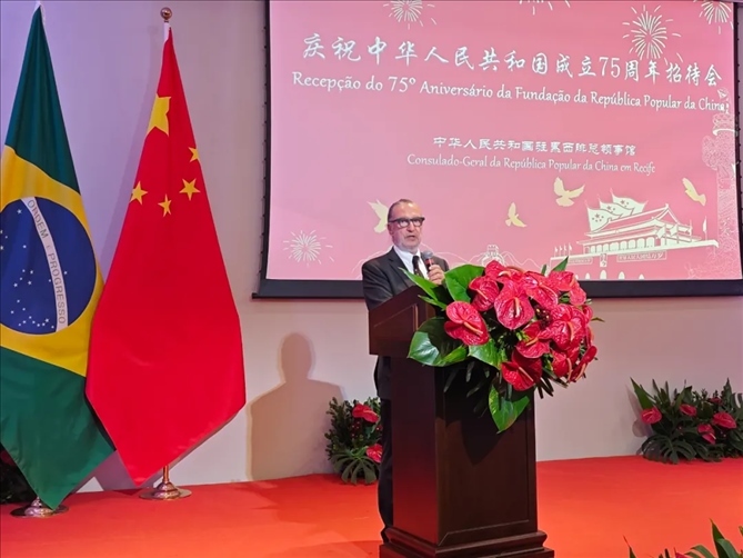 巴西外交部駐東北部地區(qū)辦公室主任德寶拉大使在招待會(huì)上致辭。 中國駐累西腓總領(lǐng)館供圖