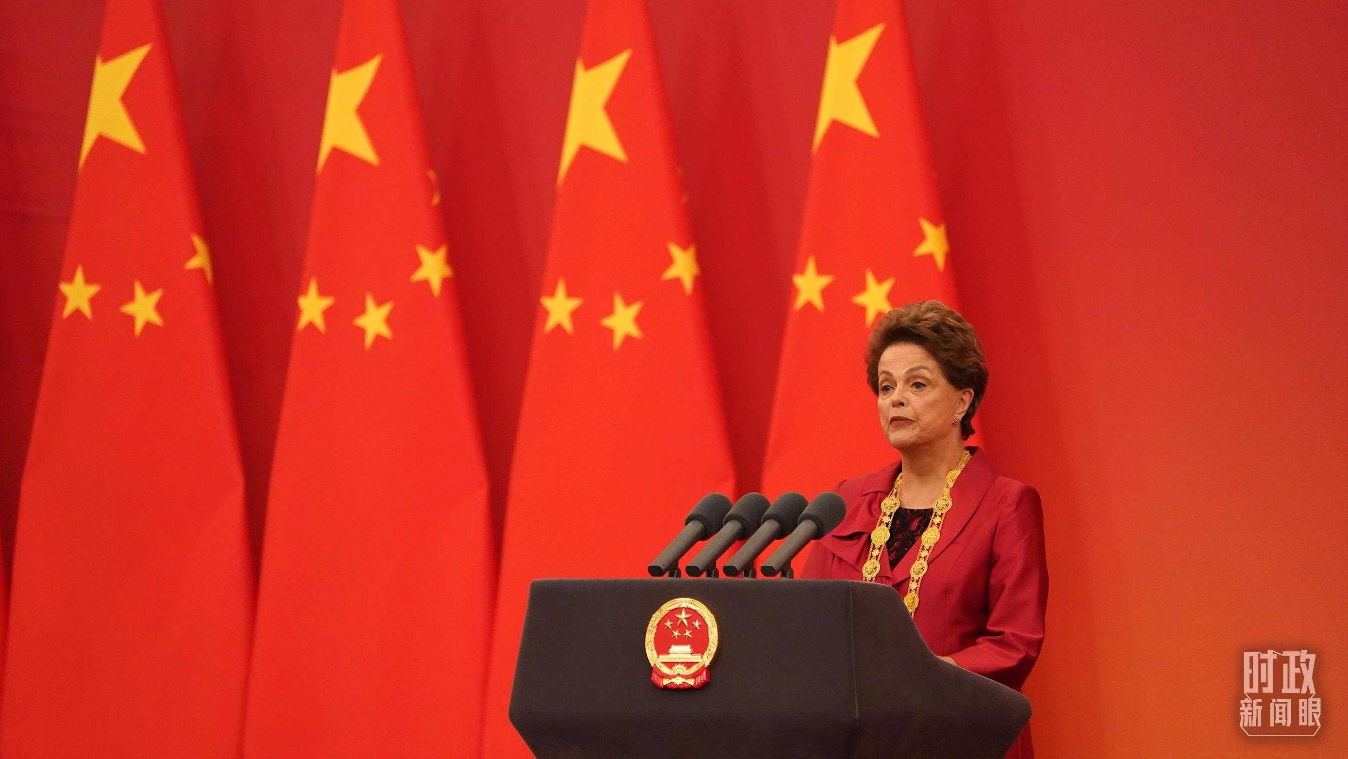 “友誼勛章”獲得者迪爾瑪·羅塞芙在頒授儀式上發(fā)言。（總臺(tái)記者李晉拍攝）