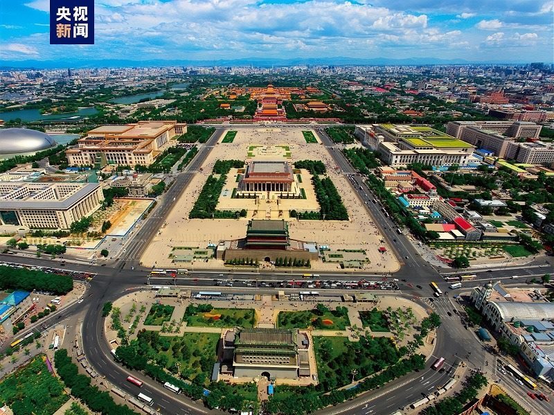 △全長(zhǎng)7.8公里的北京中軸線上，分布有鐘鼓樓、景山、故宮等15處遺產(chǎn)構(gòu)成要素。