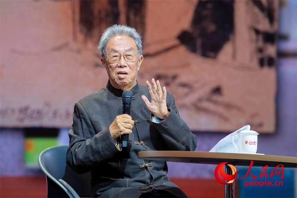 王蒙以《與時代同行 與人民同心》為題演講。人民網(wǎng)記者 翁奇羽攝