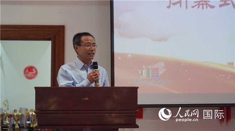 中國(guó)駐約翰內(nèi)斯堡代總領(lǐng)事周育江在閉幕式上致辭。 人民網(wǎng) 張茜攝