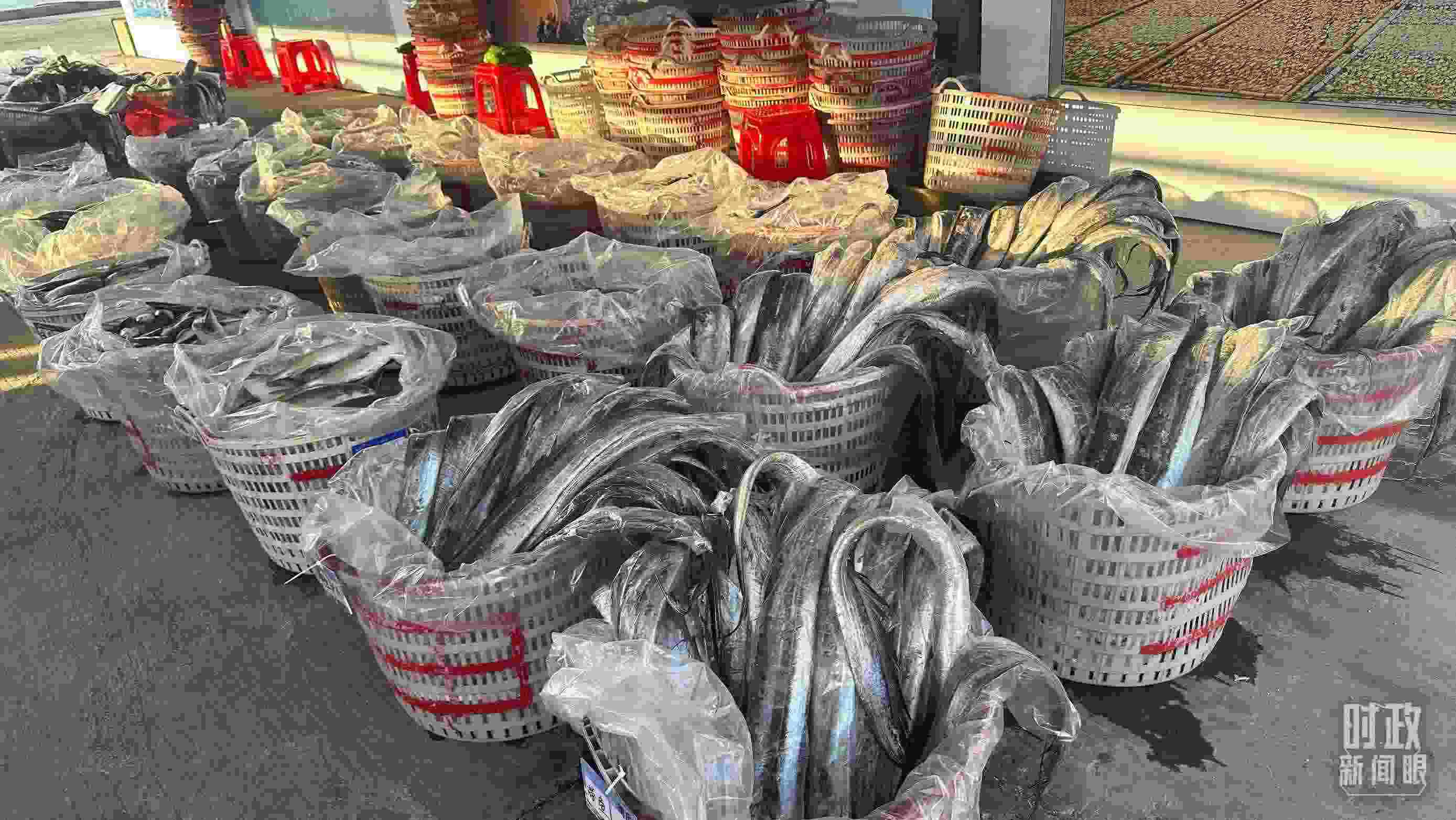 △澳角村的海產(chǎn)品。（總臺(tái)央視記者覃思拍攝）