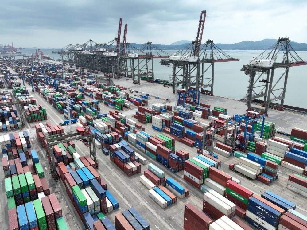 這是中國（福建）自由貿(mào)易試驗區(qū)廈門片區(qū)內(nèi)的廈門遠海碼頭（2024年9月5日攝）。