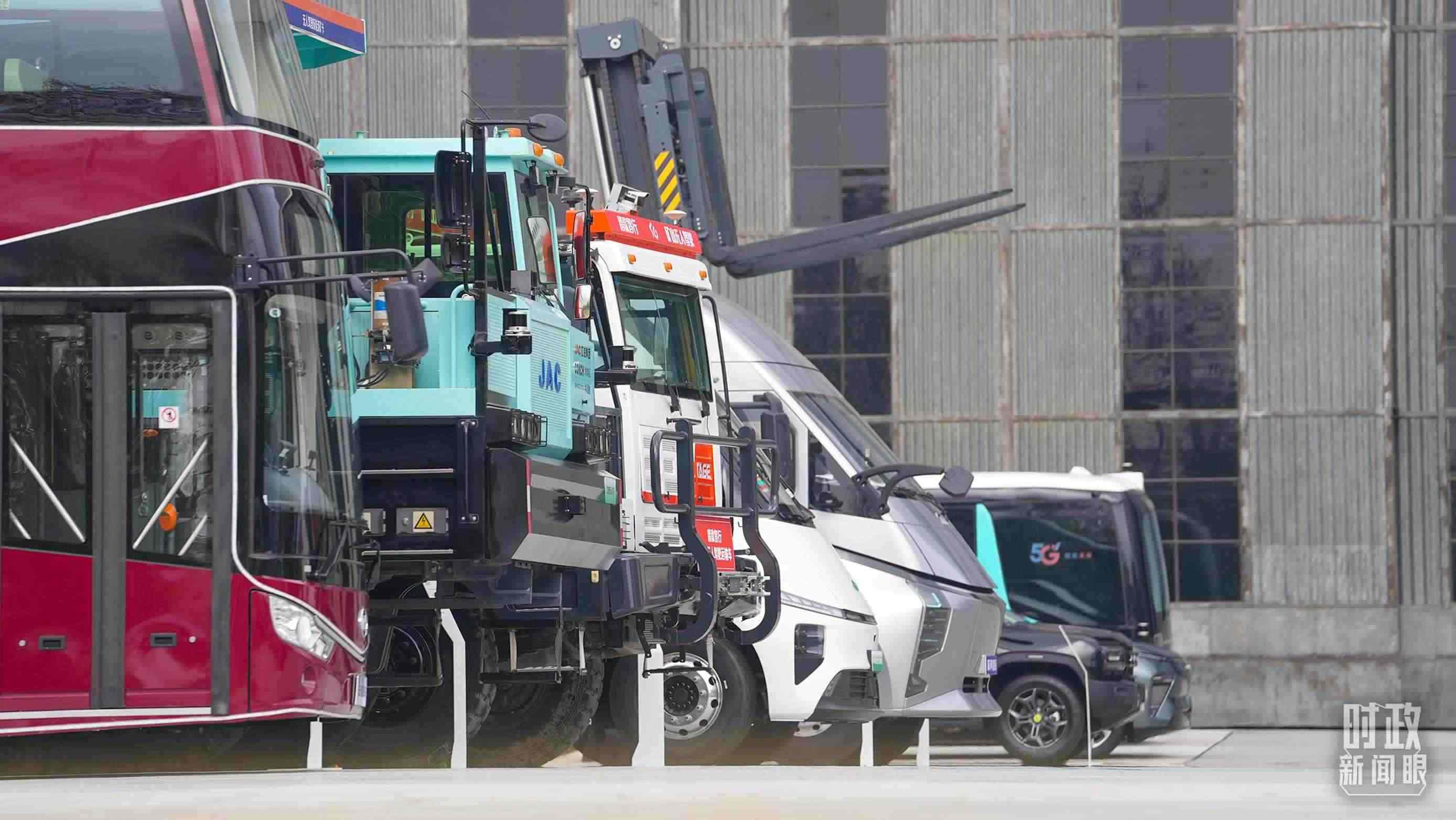 △安徽省重大科技創(chuàng)新成果集中展示展出的新能源汽車。（總臺(tái)央視記者金雨秋拍攝）