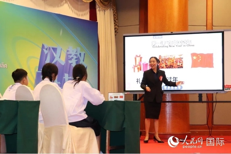 泰國本土中文教師參賽者現(xiàn)場授課。人民網(wǎng)實習(xí)生 姚欣可攝