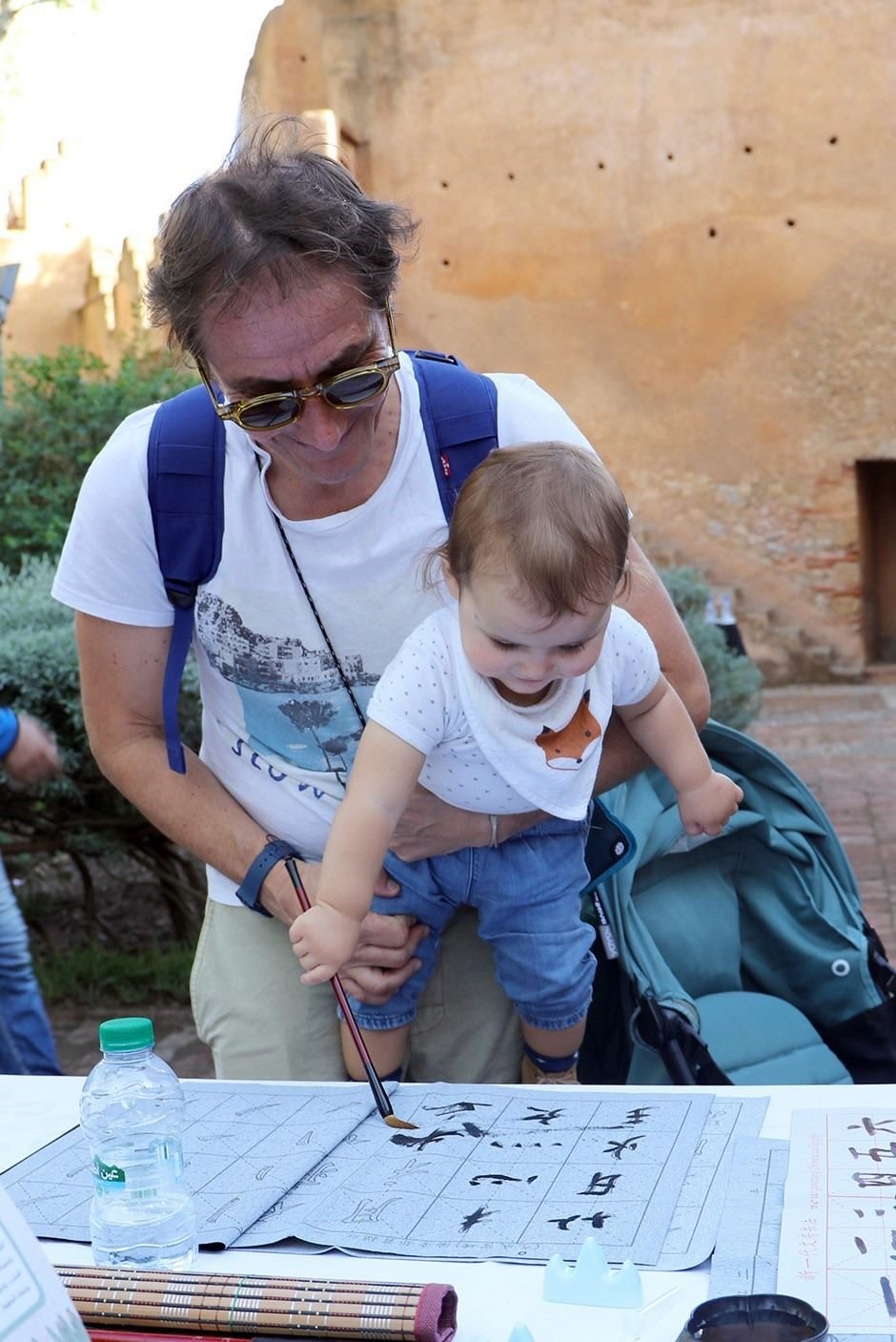 小小書法家。拉巴特中國文化中心供圖