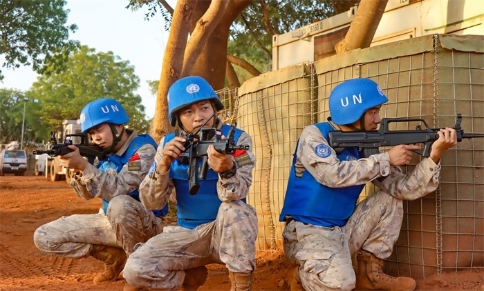 匯報一線偵察情況。王軍杰攝