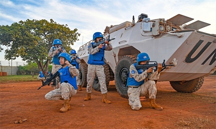 保持防衛(wèi)警戒。孫千攝