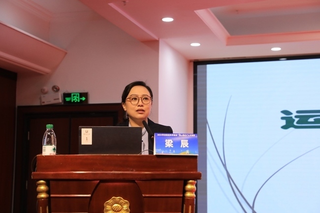 國家體育總局運(yùn)動(dòng)醫(yī)學(xué)研究所醫(yī)務(wù)監(jiān)督中心副主任、中國體育科學(xué)學(xué)會運(yùn)動(dòng)醫(yī)學(xué)分會副秘書長梁辰授課。主辦方供圖