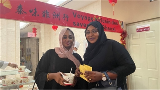 陜西涼皮+清真肉夾饃受到乍得友人歡迎。主辦方供圖