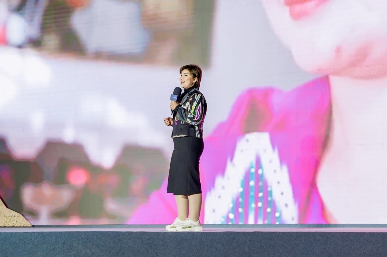 如克亞木·麥提賽地在“何以中國(guó)·五星出東方”網(wǎng)絡(luò)主題宣傳活動(dòng)現(xiàn)場(chǎng)演講。人民視頻供圖