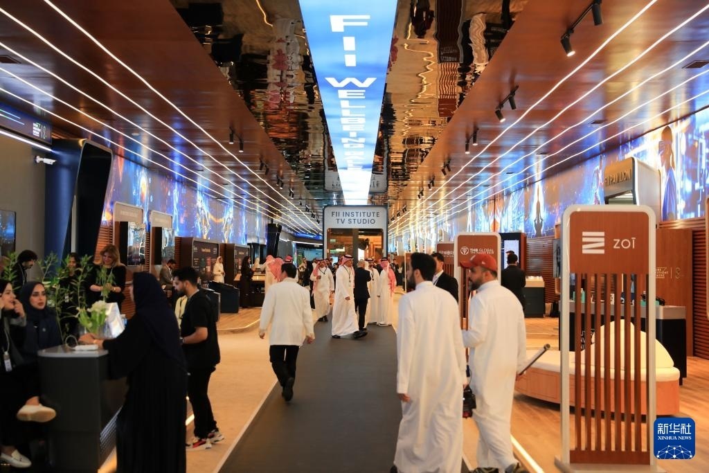 10月31日，在沙特阿拉伯首都利雅得，人們參加第八屆沙特“未來投資倡議”大會。新華社記者 隋先凱 攝