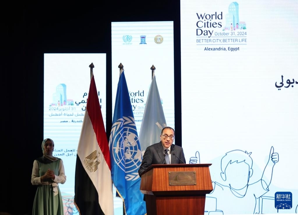 10月31日，在埃及亞歷山大，埃及總理馬德布利在活動上致辭。新華社記者 王東震 攝