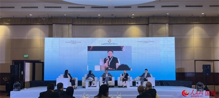 “企業(yè)對中國東盟互聯(lián)互通的責(zé)任與貢獻”分議題討論現(xiàn)場。人民網(wǎng)記者 曹師韻攝